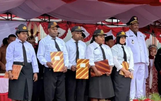 HUT ke-81 RI, Bupati Nduga Serahkan SK kepada 421 CPNS Formasi 2024