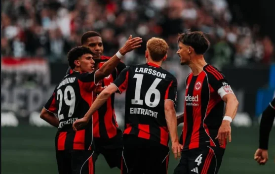 Fulham Sepakati Transfer Hugo Larsson dari Eintracht Frankfurt