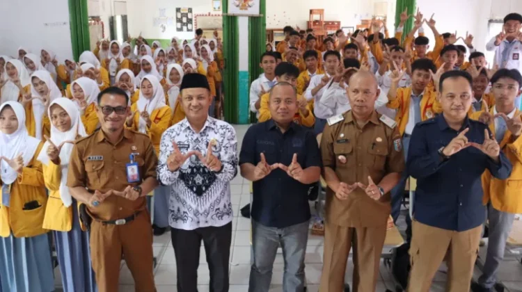 Kesbangpol Way Kanan Berikan Edukasi Politik ke Pelajar