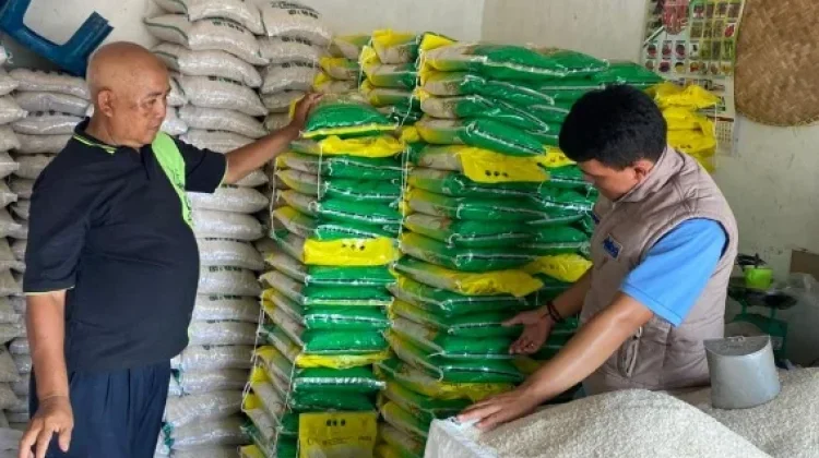Jaga Stabilitas Pangan, Bulog Salurkan Beras SPHP di Kotabumi