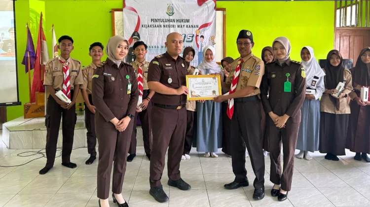 Kejari Way Kanan Gencarkan Program Jaksa Masuk Sekolah