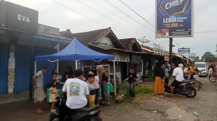 Pedagang Kaki Lima Ramai Pembeli di Bulan Ramadhan