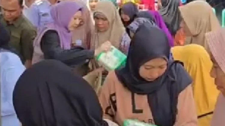 Ratusan Warga Bahuga Antusias Manfaatkan Pasar Murah