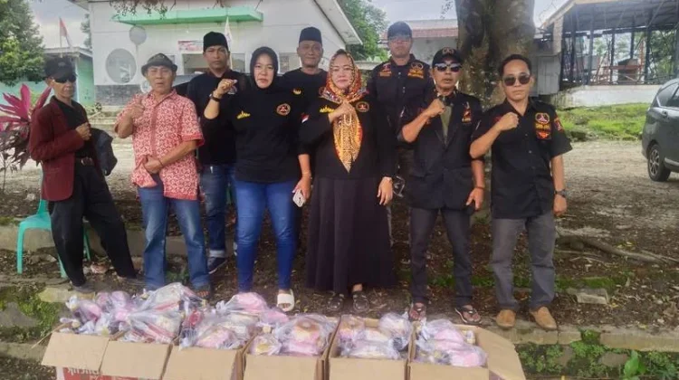 GRIB Jaya Way Kanan Bagikan Ratusan Takjil