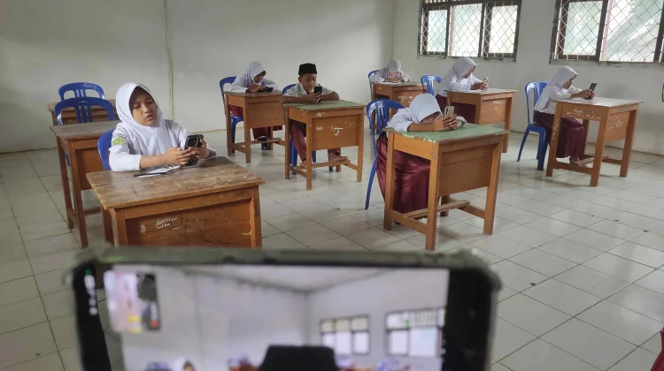 Sepuluh Siswa MIN 2 Way Kanan Ikuti Kompetisi Sains