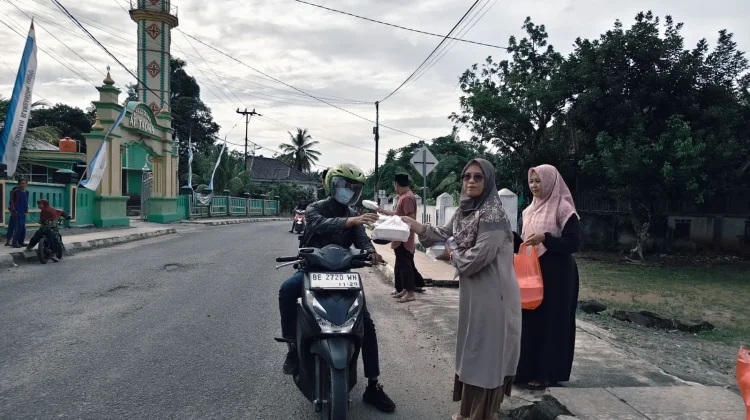 MIN 1 Way Kanan Berbagi Takjil Dukung Ramadhan Penuh Berkah
