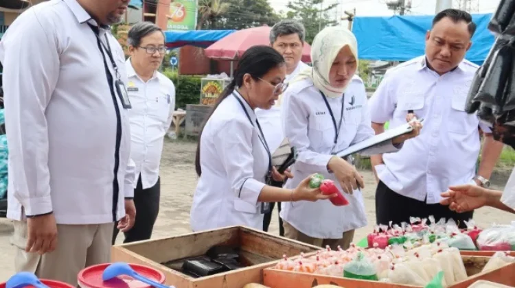 Balai POM Tulang Bawang Edukasi Pedagang Takjil Soal Kemasan Aman