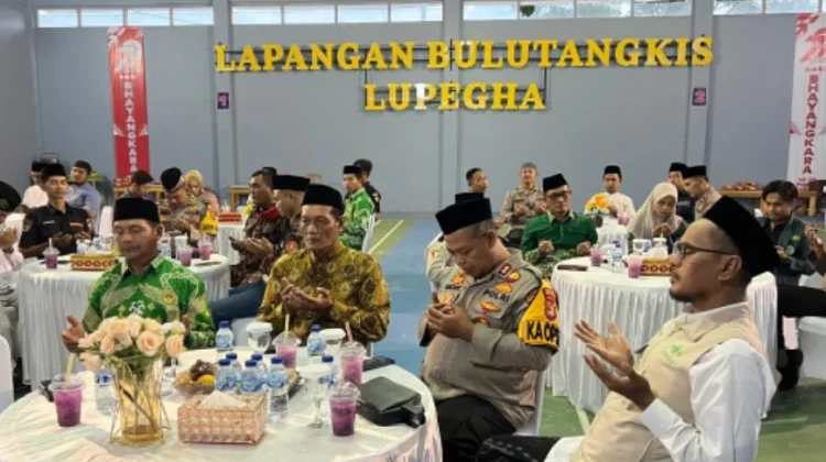 Polres Way Kanan Buka Puasa Bersama Komunitas Islam