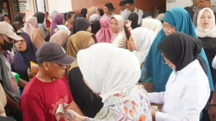 Ratusan Warga Baradatu Antusias Manfaatkan Pasar Murah