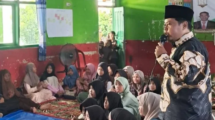 Pegiat Literasi Beri Materi Ramadan di SDN Umpu Kencana