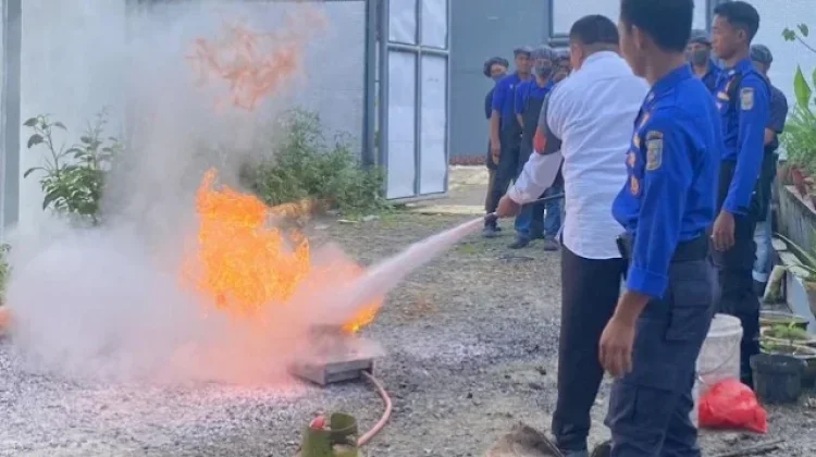 Lapas Gandeng Damkar Gelar Simulasi Penanggulangan Kebakaran
