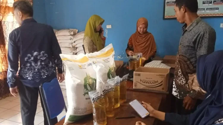 Warga Kecamatan Way Tuba dan Bumi Agung Terima Bantuan Pangan