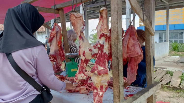 Penjualan Daging dan Tulang Meningkat jelang Idul Fitri