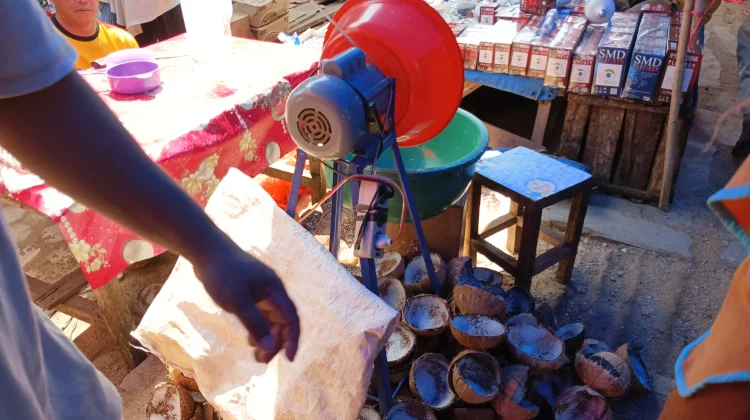 Jasa Parut Kelapa Ramai untuk Kebutuhan Dapur Masyarakat