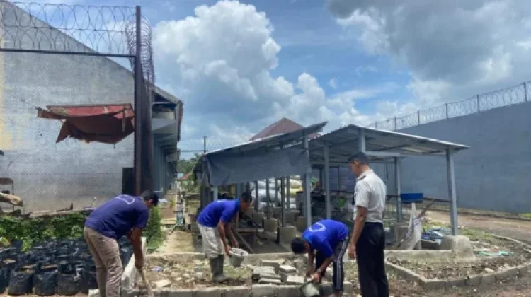 Lapas Way Kanan Bangun Pembatas Lahan Cegah Erosi