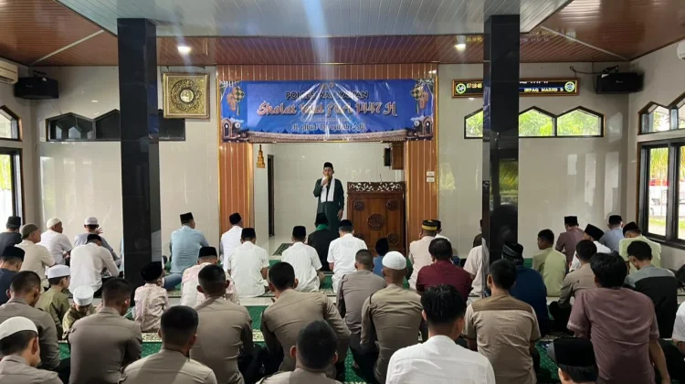 Salat Idul Fitri di Masjid Kompleks Mapolres Way Kanan Berlangsung Khidmat