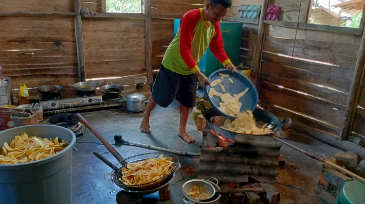 Pesanan Keripik Oleh-Oleh Meningkat usai Lebaran