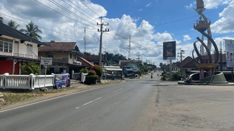 Pemudik Nilai Perbaikan Jalan ke Way Kanan Makin Baik