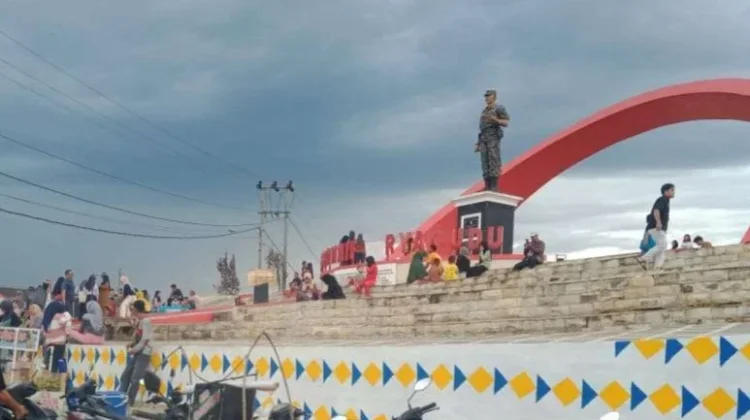 Tugu Ryacudu Jadi Alternatif Rekreasi Warga