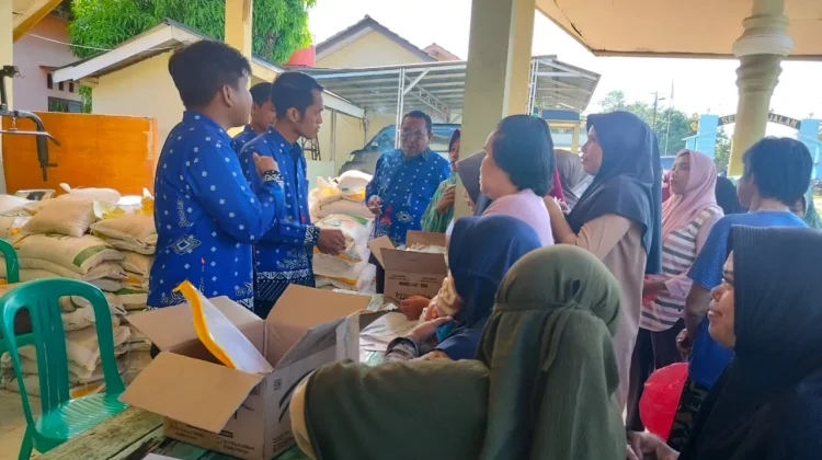 Pemkab Way Kanan Salurkan Bantuan Pangan ke 67.639 Keluarga Miskin dan Ekstrem