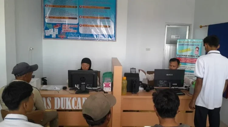 Dukcapil Way Kanan Ingatkan Pentingnya Update Data Kartu Keluarga