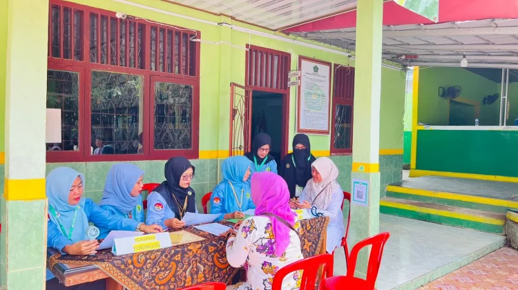 PMBM Hari Kedua, Antusiasme Wali Murid Padati MIN 1 Way Kanan