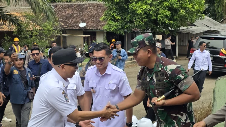 TNI Dukung Pembangunan Jalan di Way Kanan