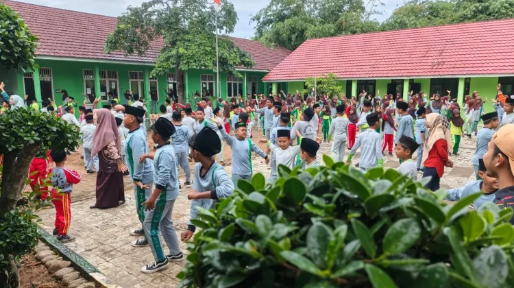 Senam Jumat MIN 4 Way Kanan Tanamkan Budaya Hidup Sehat