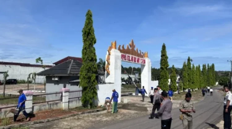 Bakti Sosial HBP, Lapas Way Kanan Bersihkan Fasilitas Umum