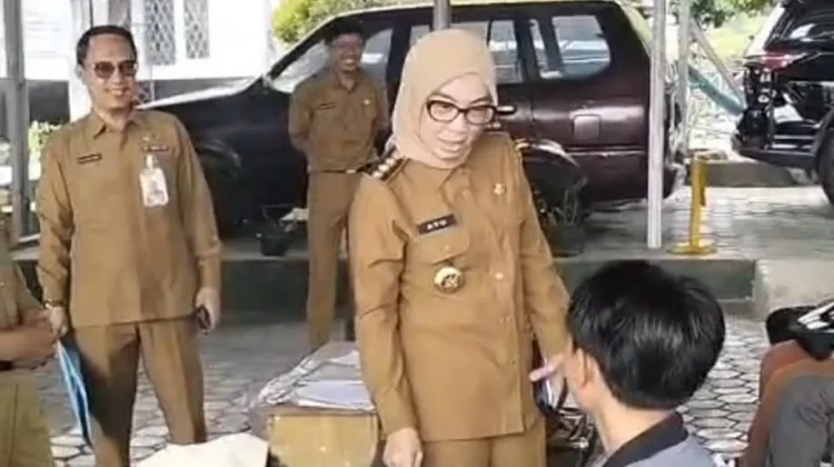 Bupati Way Kanan Tinjau Disdukcapil, Pastikan Layanan Administrasi Gratis