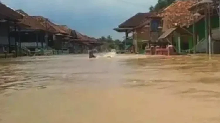 Banjir Srimenanti Belum Surut, Warga Harapkan Bantuan