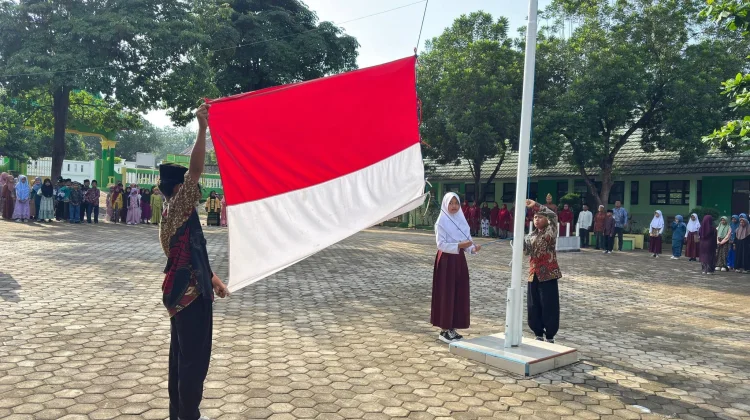 Upacara Hari Kartini di MIN 3 Way Kanan Berlangsung Khidmat
