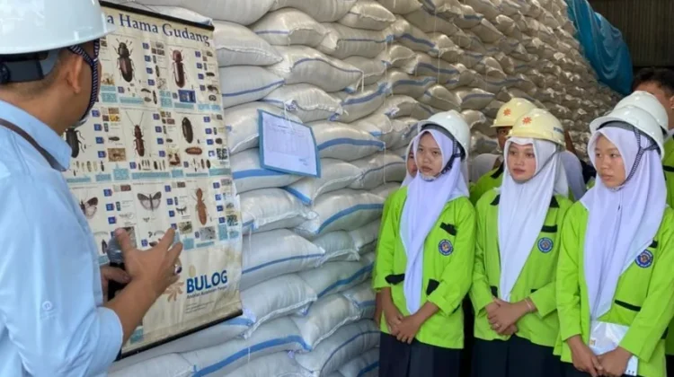 Bulog Lampung Utara Fasilitasi Edukasi Wisata Siswa SMK