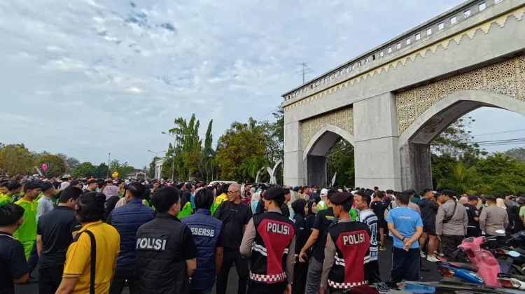Polres Way Kanan Kawal Jalan Sehat Peringati Hari Jadi Way Kanan