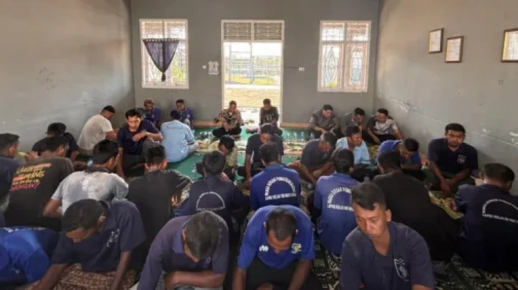 Makan Bersama, Petugas dan Tamping Perkuat Kebersamaan