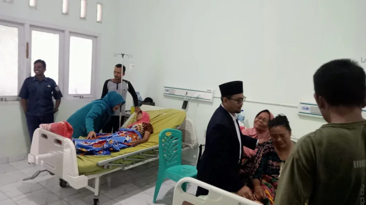 Pemkam Ramsai Kunjungi Warga Sakit usai Upacara HUT Kabupaten Way Kanan