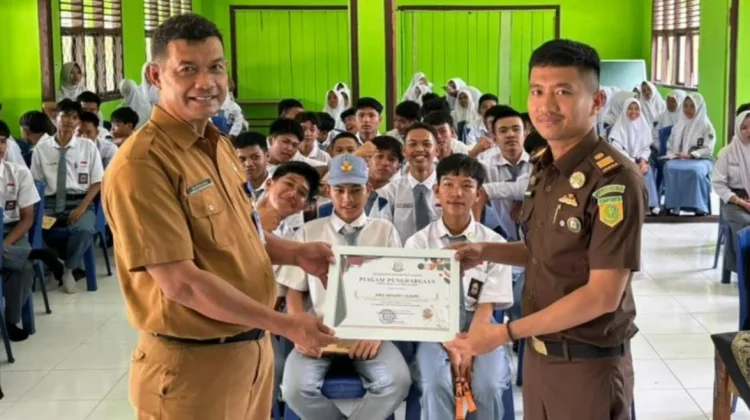 Kejaksaan Negeri Way Kanan Edukasi Pelajar di SMAN 1 Kasui