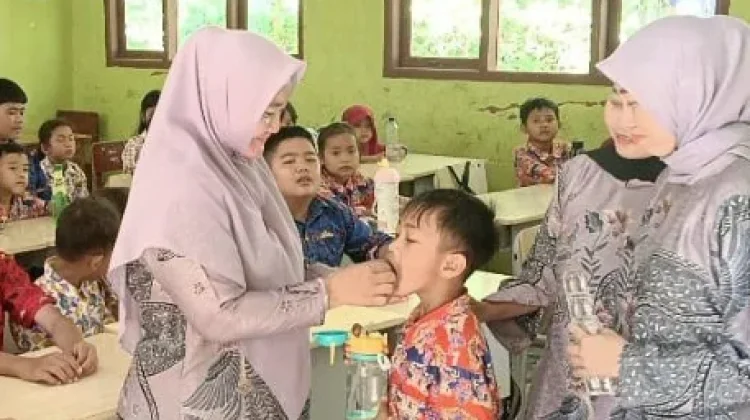 POPM Cacingan di SDN 01 Bukit Harapan Sasar Anak Usia Dini