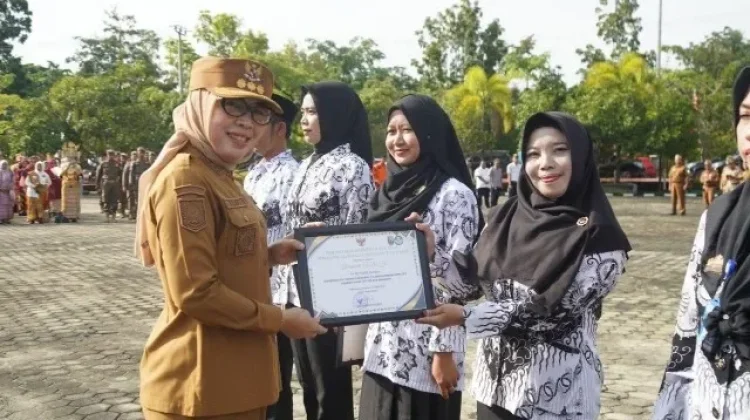 Hardiknas, 5 Guru Teladan Way Kanan Raih Penghargaan