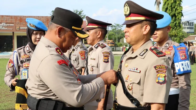 Polres Way Kanan Gelar Sertijab Kabag SDM dan Kapolsek Umpu Semenguk
