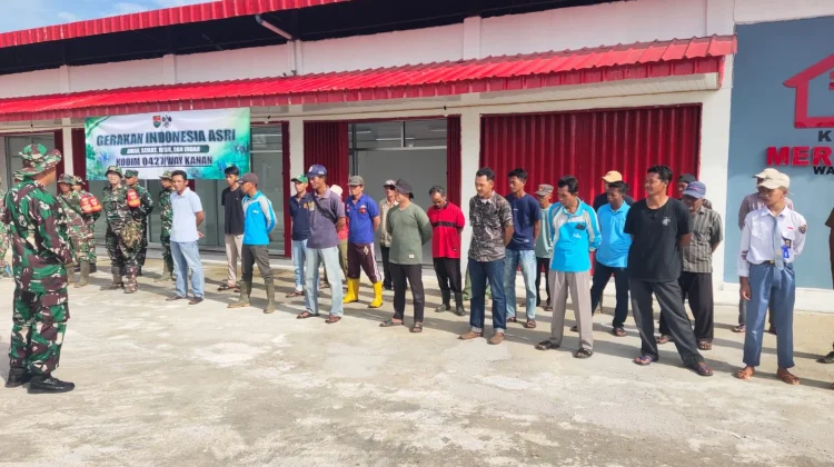Koramil Way Tuba dan Warga Gelar Aksi Bersih Lingkungan