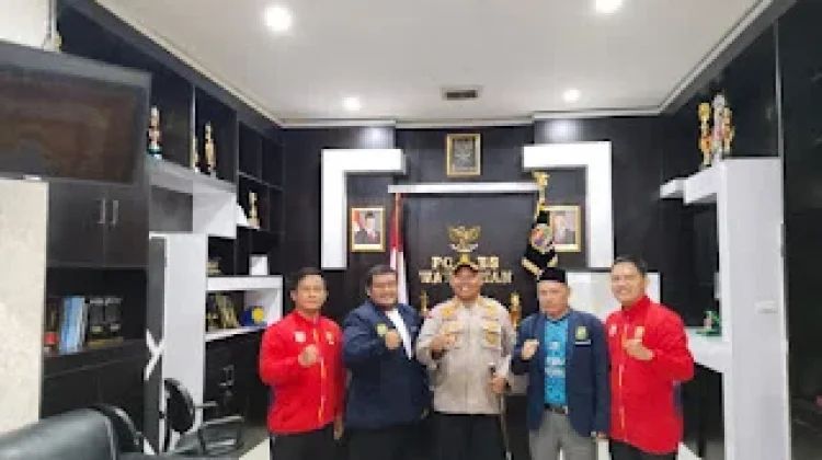 Polres Way Kanan Siapkan Lapangan Latihan Bulutangkis