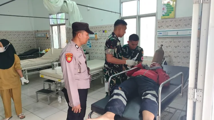 Polisi Evakuasi Korban Laka di Blambangan Umpu
