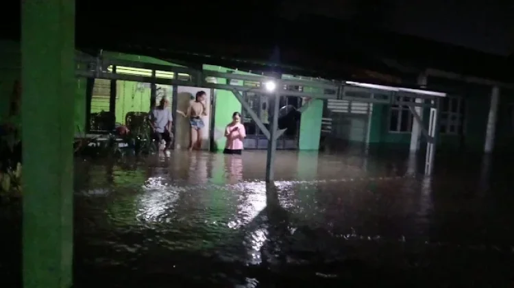 Hujan Deras Sebabkan Banjir di Tiuh Balak Pasar