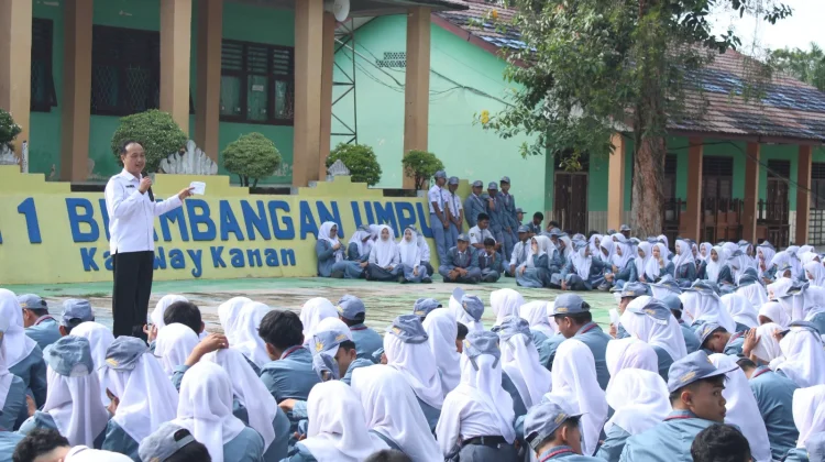 KPU Way Kanan Edukasi Pemilih Pemula di SMAN 1 Blambangan Umpu