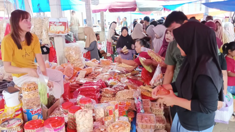 Keramaian Pasar Tradisional Menjelang Hari Raya Idul Adha