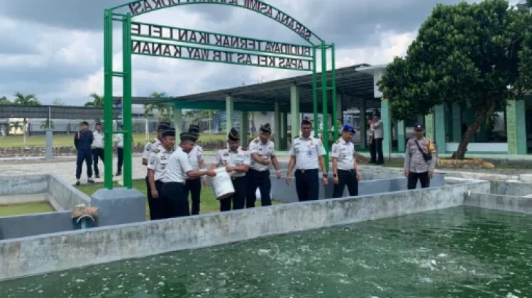 Lapas Way Kanan Tebar 5.000 Bibit Ikan Patin