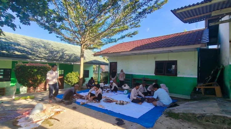 MIN 3 Way Kanan Sembelih Sapi Kurban, Tanamkan Kepedulian