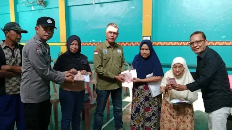 Polsek Kasui Kawal Penyaluran BLT Dana Desa di Kampung Jaya Tinggi