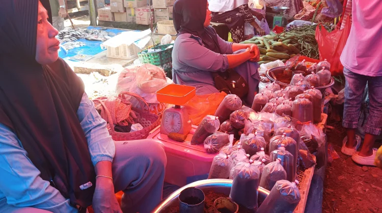 Penjualan Kopi Bubuk Tradisional Tetap Diminati Masyarakat